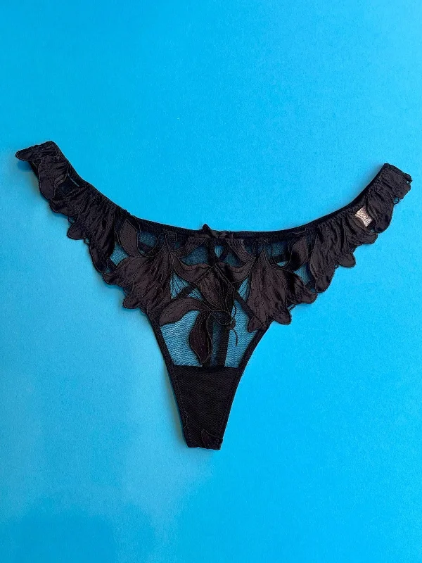 Fleur du Mal: Lily Embroidery Lace Thong - Black